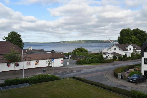 fewo1846 Strandresidenz Wassersleben - Fjordblick - modernes Studioapartment mit Balkon und Meerblick