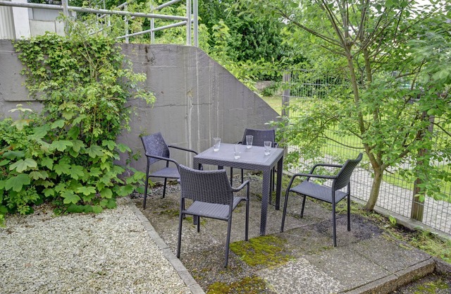 In Flensburg's northern district, between large, well-kept older houses, this approx