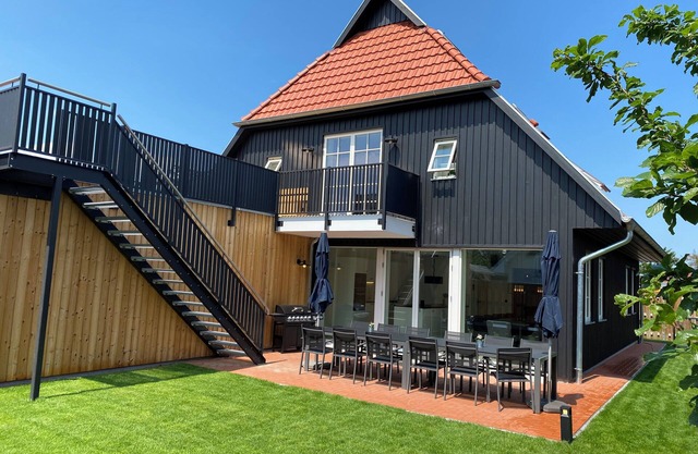 FH Magnolia - terrace, roof terrace, garden, sun loungers, barbecue, pets, fireplace, sauna, close to the Bodden, Baltic Sea 6km away, WLAN