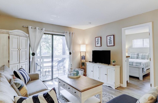 Fiddlers Cove 15F
