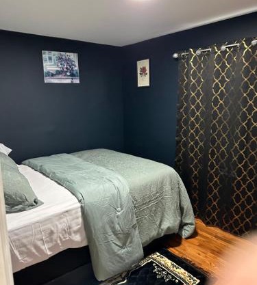 Fidelia Beryl Room, Queen Bed Minutes from Newark Liberty International Airport and Newark Penn Station
