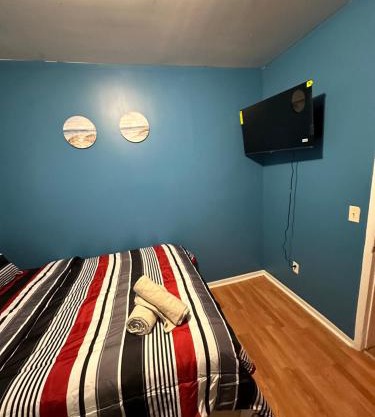 Fidelia Halos Room Queen Bed, Minutes from Newark Liberty International Airport and Newark Penn Station