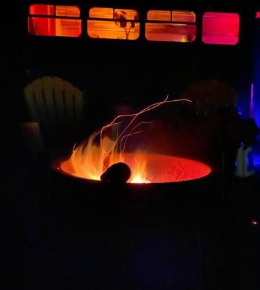 Fiery Peak Glampsite with Stargazing & Hot Tub