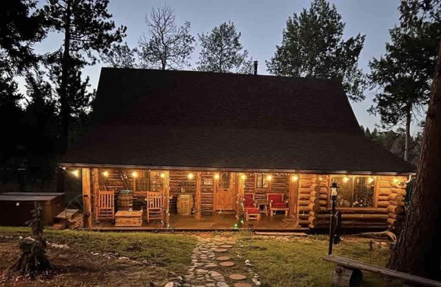 Fife Haus - Real Rustic Log Cabin - Cozy Retreat