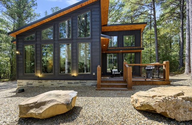 Fifty Pines Luxury Cabin w/ Hot Tub | Romantic Getaway | Broken Bow | Hochatown