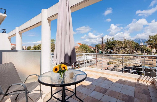 Filiatra Cozy Central Gem with Balcony