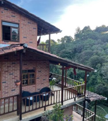 Finca Acogedora con Área de BBQ, Parking Privado y Hamacas