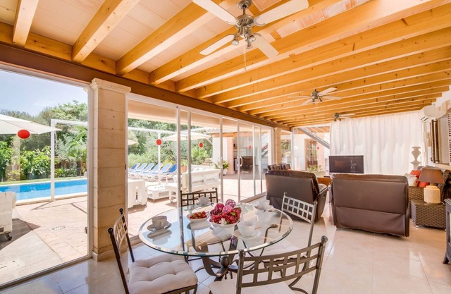 Casa de campo en Llubí con jardín