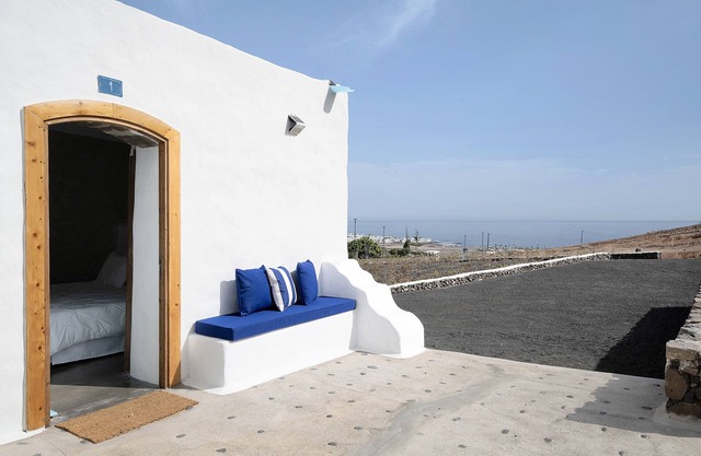 'Finca Petite Vineyard' con vistas a la montaña, terraza privada y Wi-Fi