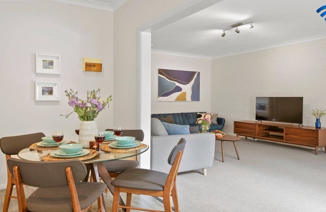 Finch's Nest – Stay 3, Pay 2
