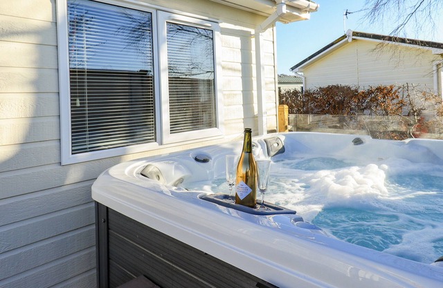 FINCHWOOD LODGE, family friendly, with hot tub in Armathwaite