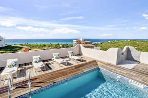 Fine 3 BR Oceanview Penthouse in Prime Location - La Perla Sky