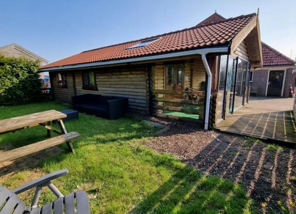 Finse Woning op Camping De Tulpenweide