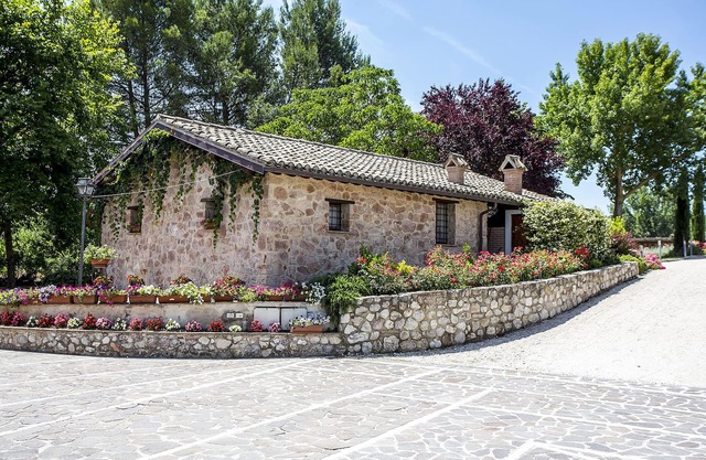 apartamento fiordaliso en casa rural con jardín y piscina