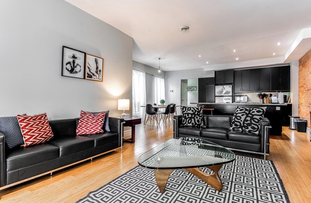 Fire It Up In Little Italy 3 Bedrooms And Fireplace