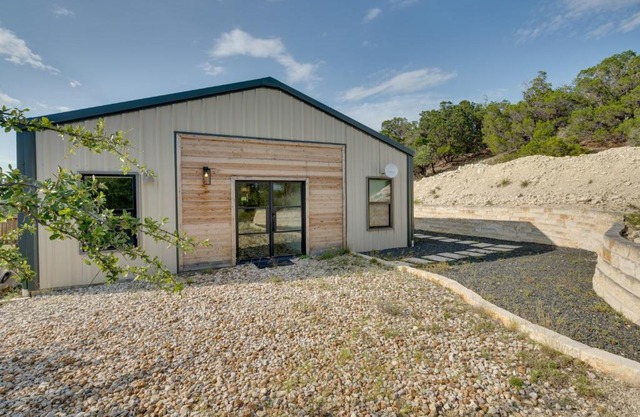 Fire Pit and Deck Secluded Dripping Springs Retreat