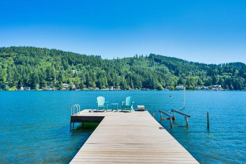 Fire Pit and Views Modern Summit Lake Escape!