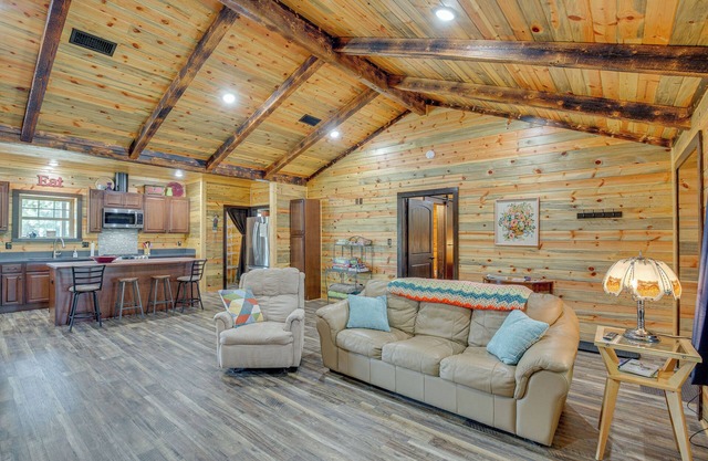 Dog-Friendly Countryside Texas Cabin w/ Fire Pit