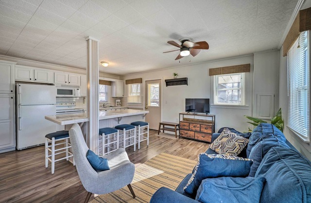 Fire Pit & Grill: Lakeview Mecosta Cottage!