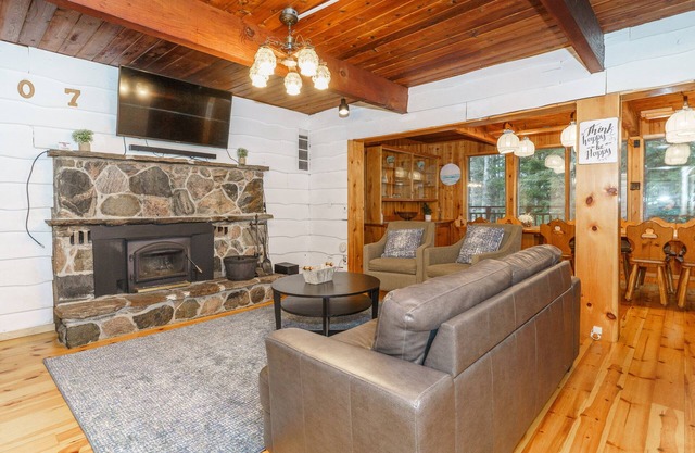 Fire Pit⭐️Hiking Trails⭐️Skiing⭐️Private Beach⭐️Hot Tub