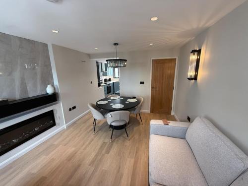 Fire Station View-Central-2 king beds-Brand new interior