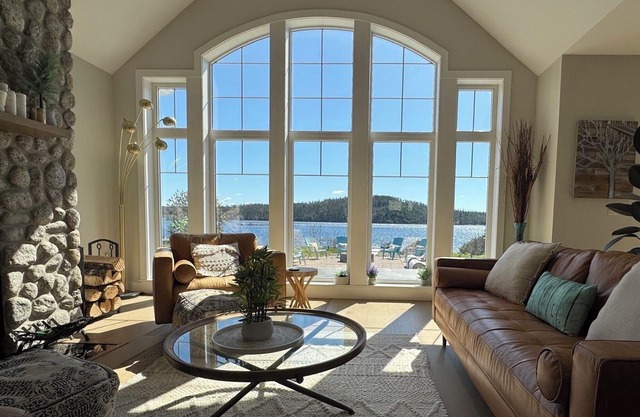 Fire&Stone Oceanfront Retreat