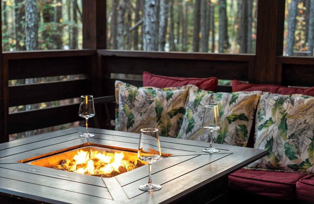 Firefly at Mentone w/ Hot Tub & Internet