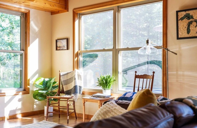 Firefly Lodge! Boardman River! Hot Tub! Woodstove!