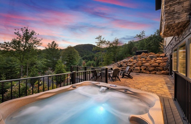 Firefly Mtn Retreat ~ Luxury 4BR Pool Cabin in The Summit at Bluff Mountain