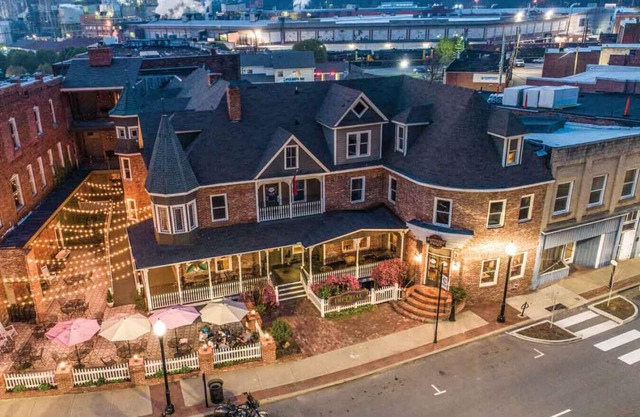 Firefly Ridge - Pet friendly Home Near Asheville!
