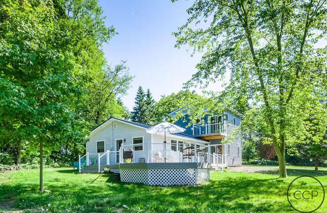Firepit, Deck & Views | Stairs to Lake Michigan