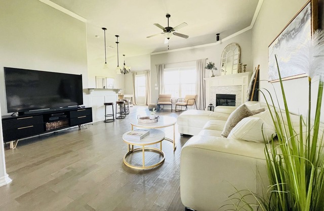♥Fireplace, backyard, washer dryer, walking trails