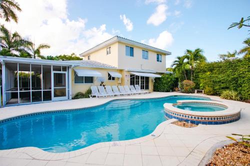 First-Class 5BR Villa in Hollywood Lakes