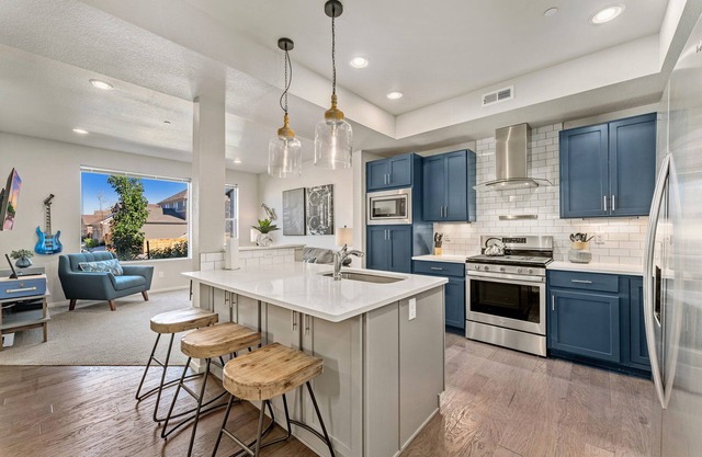 First Class Stylish Townhome Near Old Town!