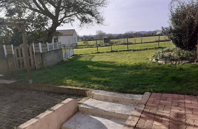 First floor apartment in a country house! 4km from the sea.