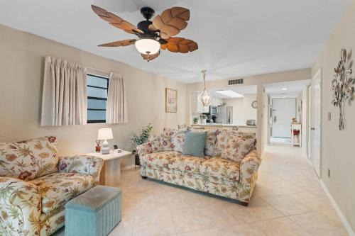 First Floor - End Unit With Lake Views