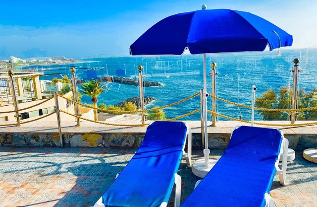 First Line Seaview Apartment