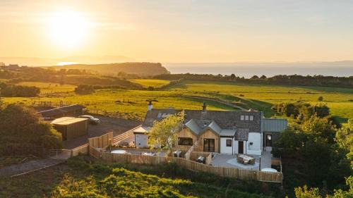 Firth View 1 - Luxury Cottage with Sea View & Hot Tub, Ayr