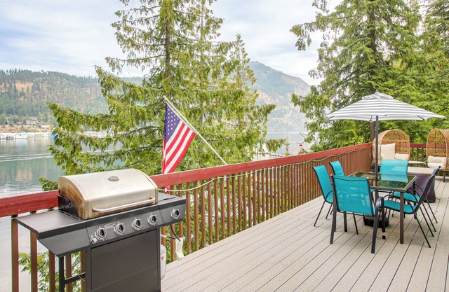 Fish & Swim: Lake Pend Oreille Gem w/ Hot Tub!