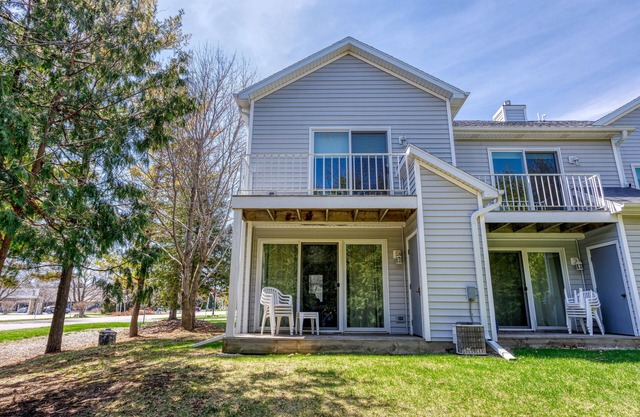 Fish Creek Condo-Next to Shopping and restaurants