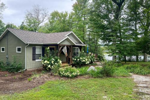 Fish, Hike and Hunt Lakeside Newaygo Cottage