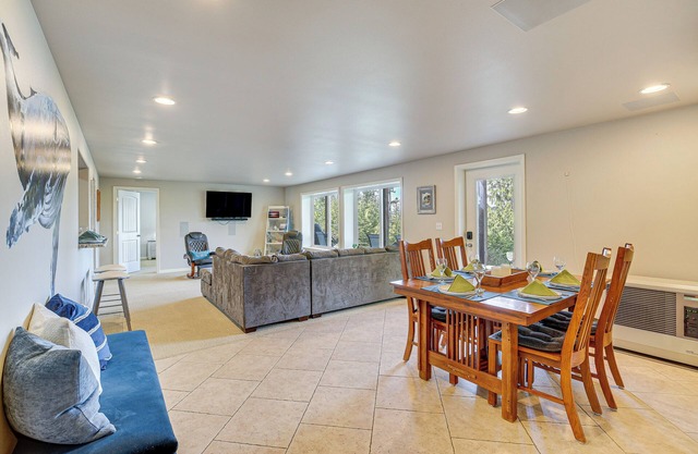Fish & Hike: Apartment w/ Pool Table in Ketchikan!