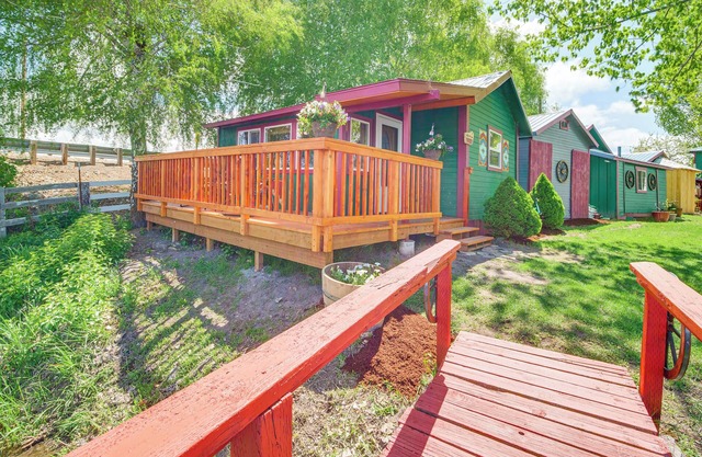 Fish & Hike: Peaceful Cabin on Williamson River