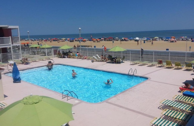 Fish Tales Boardwalk Inn & Ocean Mecca Motel
