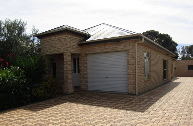 Fishalot - Unique property! 3 kitchens! *WINTER OFF PEAK SPECIALS AVAILABLE*