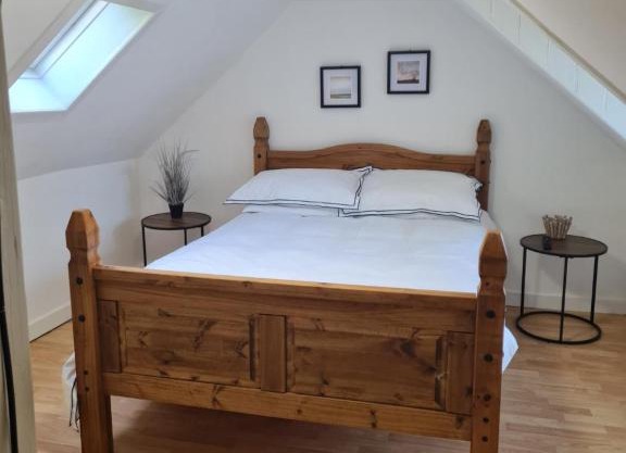 Fisherman Cottage - ideal for Trades and couples part of Langley Serviced Apartments Has outside steps