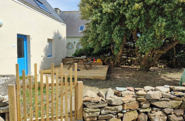 Fisherman's House direct access to the sea from the garden