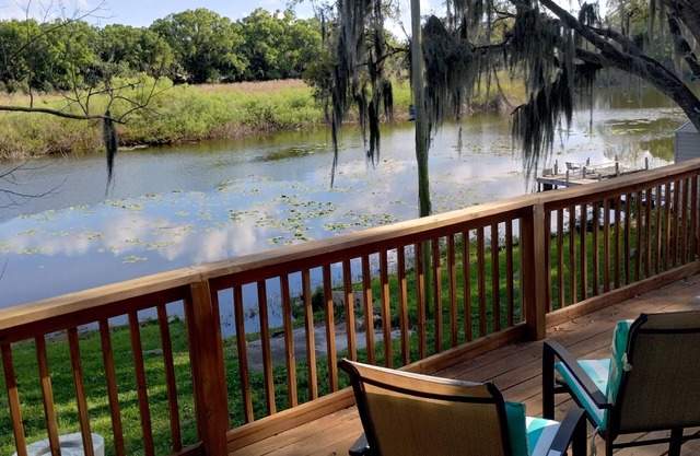 Fisherman's Paradise Quiet Country style Lake Home only 20 miles from Disney!!
