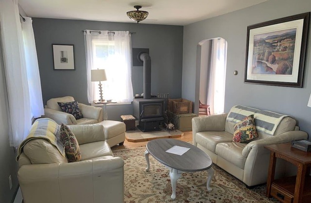 Fisherman’s Cottage facing open Ocean. Sat -Sat. Weekly rentals preferred. Max 5