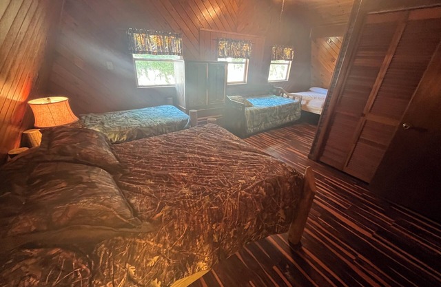 Fisherman’s paradiseThis Charming 3-bedroom house with WiFi, AC in Moore Haven,!